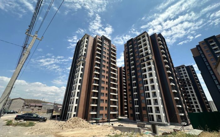 Վաճառքի 2 սենյականոց բնակարան Զովեր Էկո թաղամասում