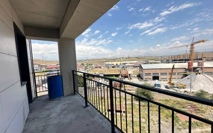 Վաճառքի 2 սենյականոց բնակարան Զովեր Էկո թաղամասում