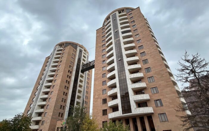 Վաճառքի 3 սենյականոց բնակարան։