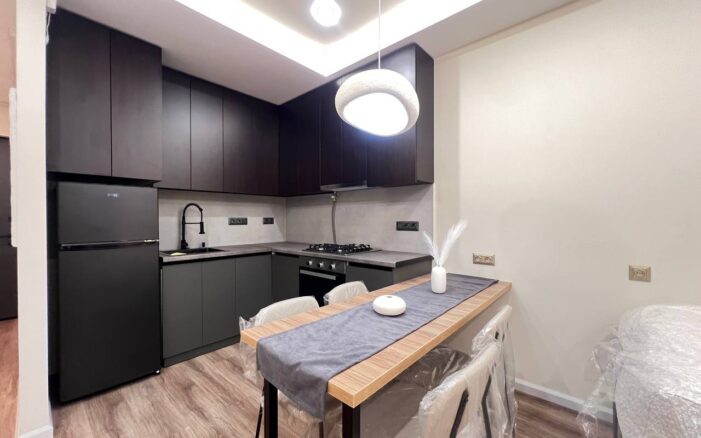 Վաճառվում է բնակարան Վարդանանց փողոցում