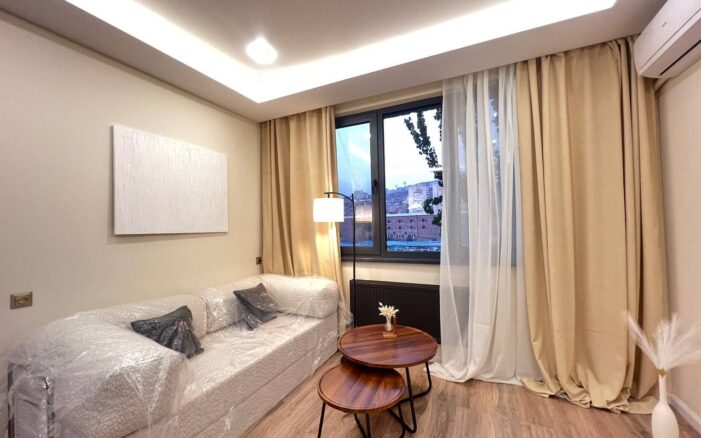 Վաճառվում է բնակարան Վարդանանց փողոցում