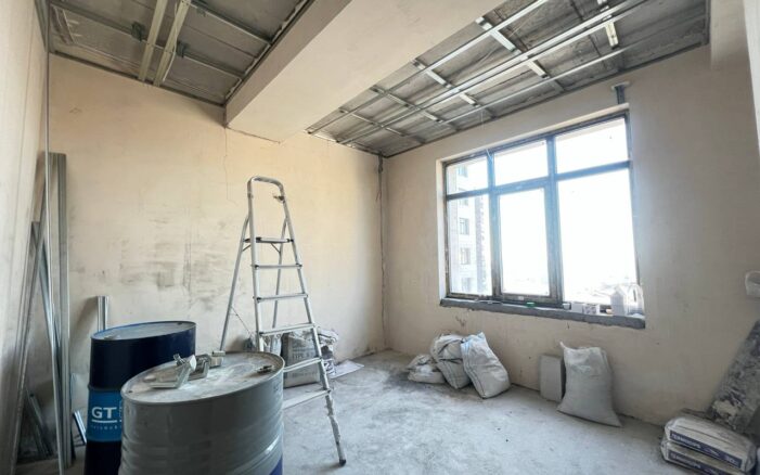 Վաճառվում է բնակարան Բյուրեղ թաղամասում։