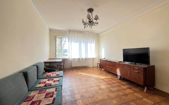 Վաճառվում է 2 սենյականոց բնակարան Քաջազնունու փողոցում։