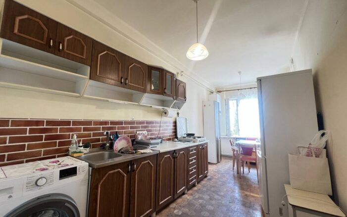 Վաճառվում է 2 սենյականոց բնակարան Քաջազնունու փողոցում։