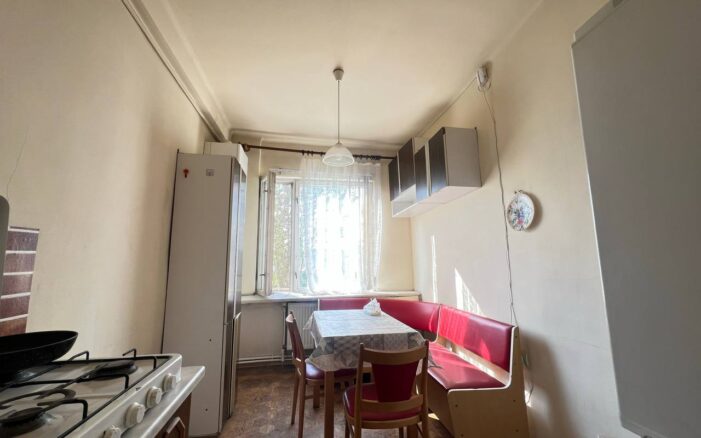 Վաճառվում է 2 սենյականոց բնակարան Քաջազնունու փողոցում։