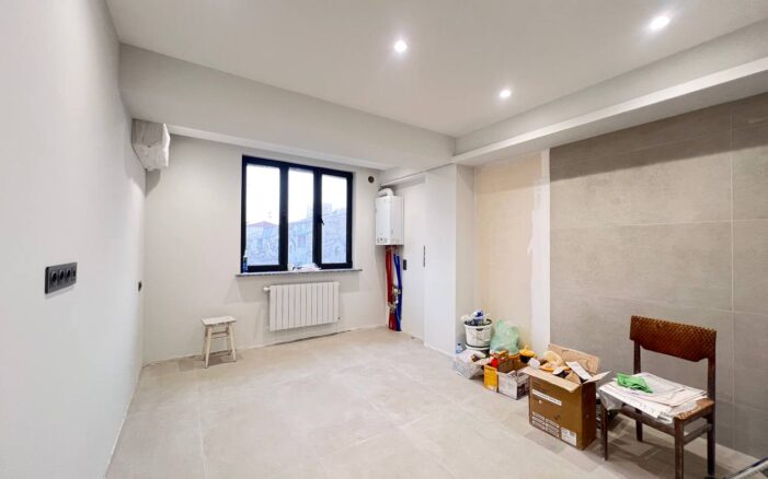 Վաճառվում է 2 սենյականոց բնակարան Վարդանանց փողոցում։