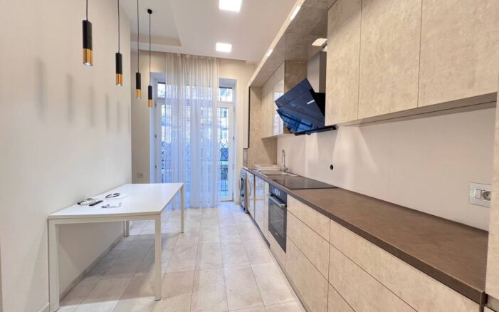 Վաճառվում է 3 սենյականոց բնակարան Սարյան փողոցում