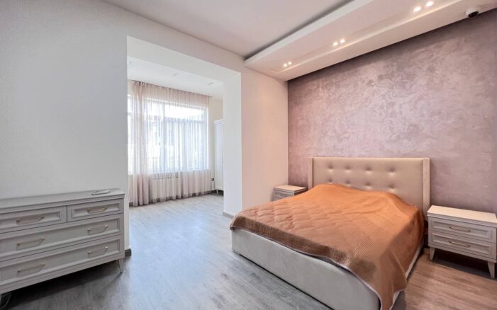 Վաճառվում է 3 սենյականոց բնակարան Սարյան փողոցում