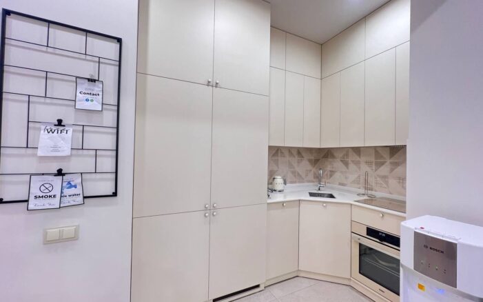 Վաճառվում է 3 սենյականոց բնակարան նորակառույց շենքում Եկմալյան փողոցում։