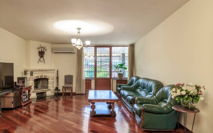 Վաճառվում է դուպլեքս բնակարան Թամանյան փողոցում։