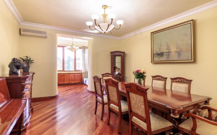 Վաճառվում է դուպլեքս բնակարան Թամանյան փողոցում։