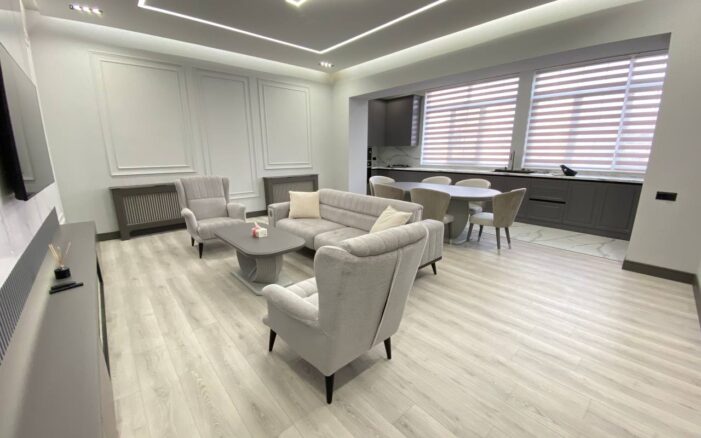 Վաճառքի բնակարան Հանրապետության փողոցում` կենտրոնում: